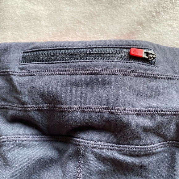 Athleta Salutation Stash Pocket Leggings | Size L | Charcoal Gray - Picture 7 of 8